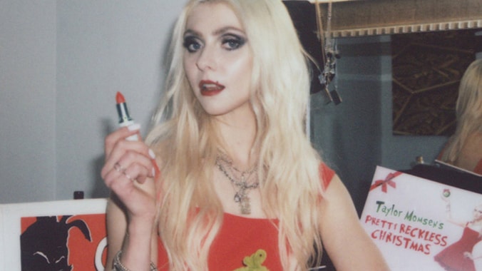 M·A·C バックステージ × テイラー・モムセン